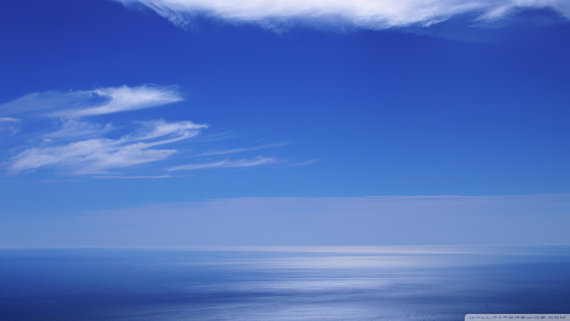 calm-ocean-and-blue-sky_00436339
